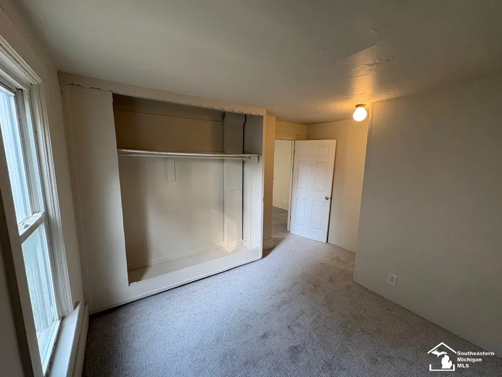1017 humphrey Street Monroe City, MI 48161