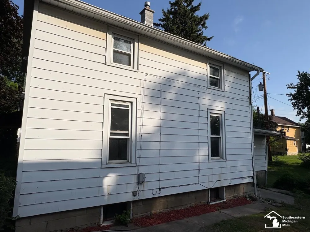 1017 humphrey Street Monroe City, MI 48161