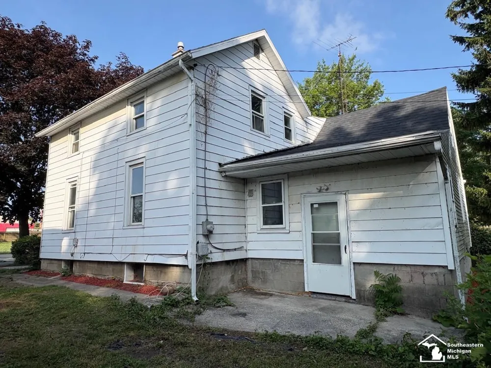 1017 humphrey Street Monroe City, MI 48161
