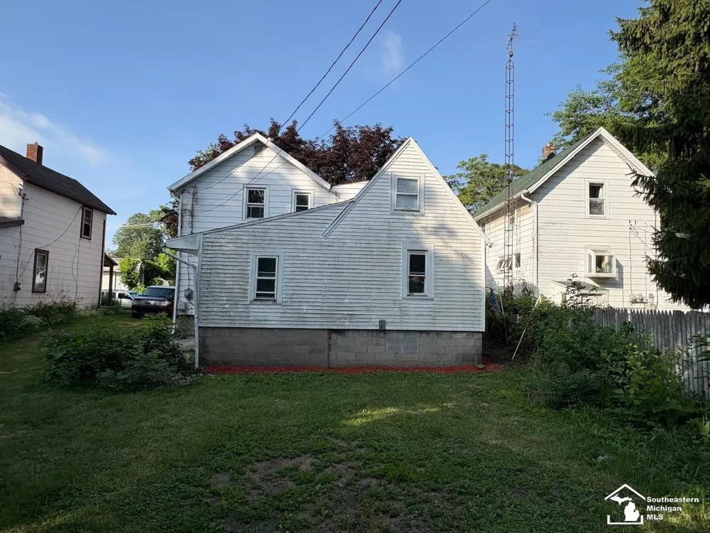 1017 humphrey Street Monroe City, MI 48161
