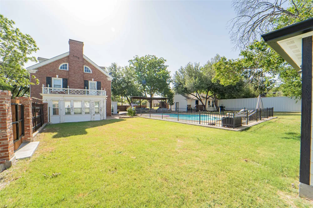 1002 E Lindsey Street Breckenridge, TX 76424