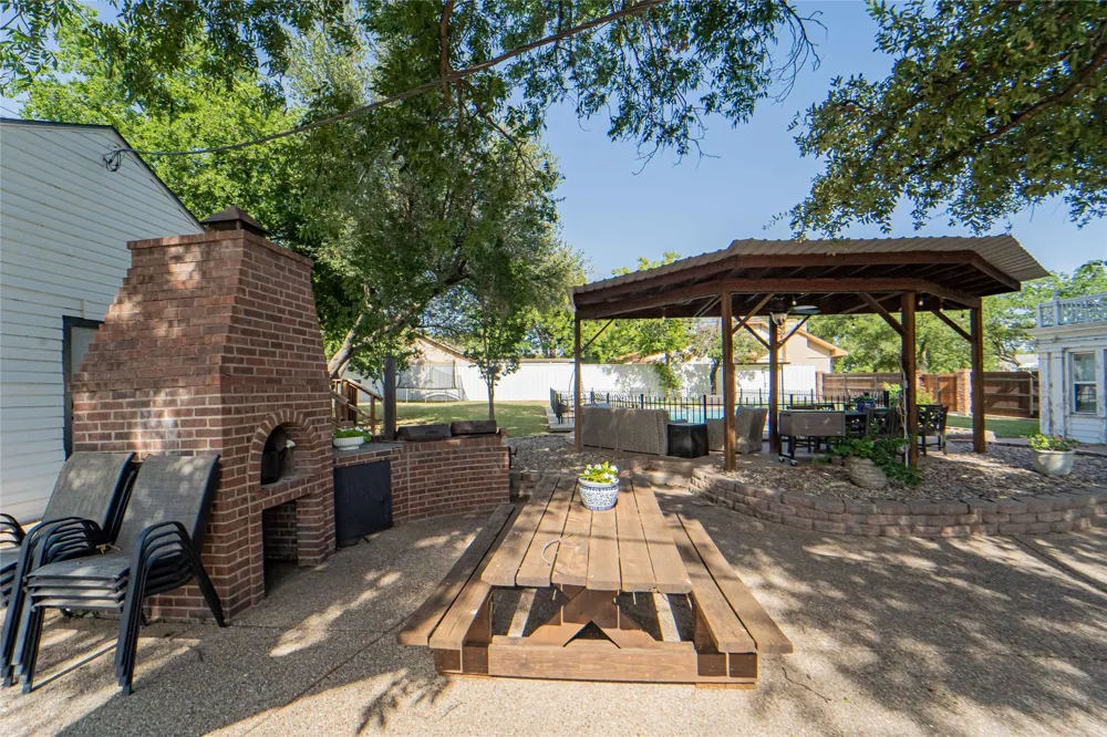 1002 E Lindsey Street Breckenridge, TX 76424