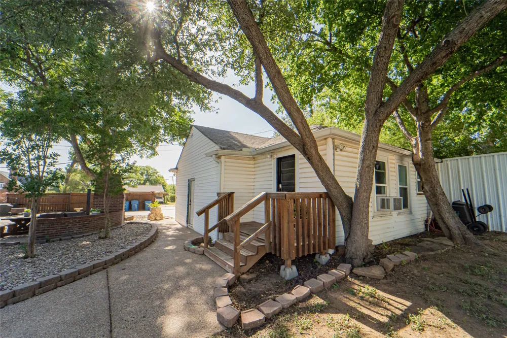 1002 E Lindsey Street Breckenridge, TX 76424