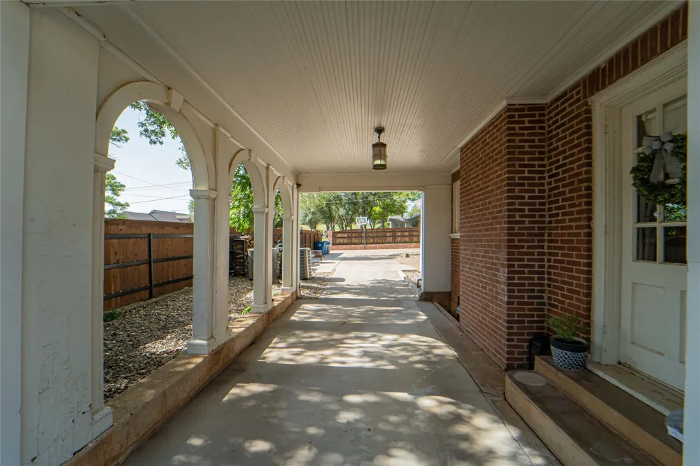 1002 E Lindsey Street Breckenridge, TX 76424
