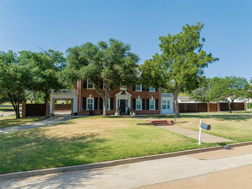 1002 E Lindsey Street Breckenridge, TX 76424