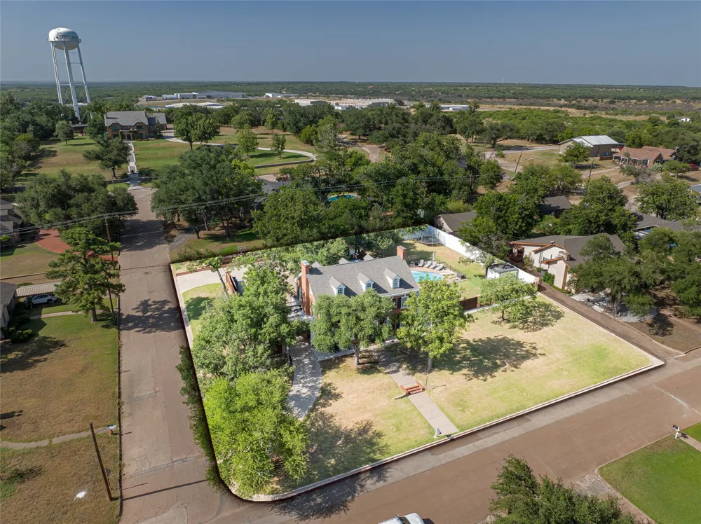 1002 E Lindsey Street Breckenridge, TX 76424