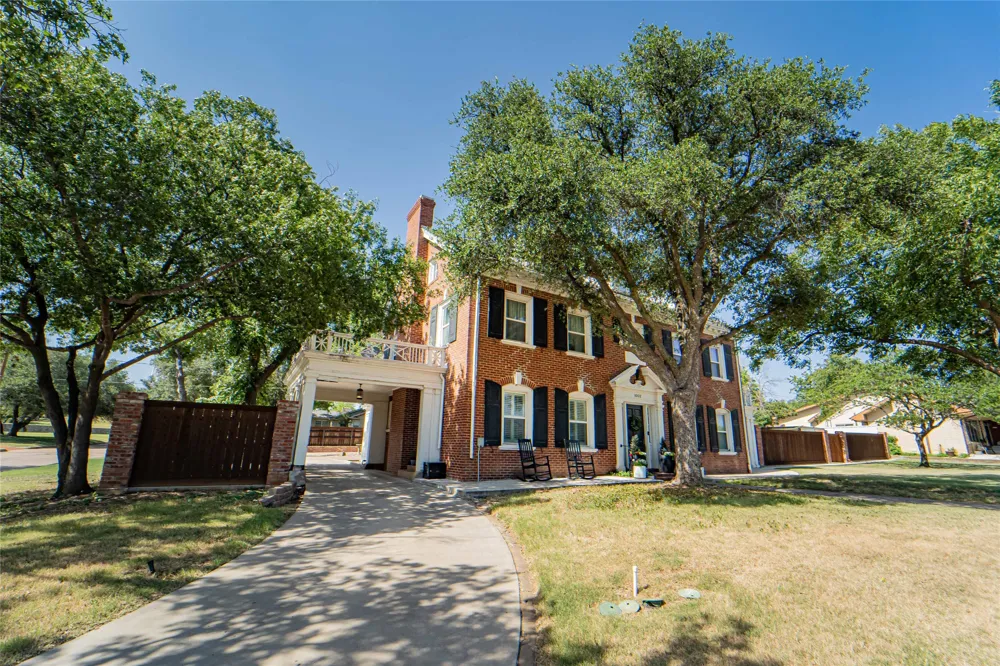 1002 E Lindsey Street Breckenridge, TX 76424