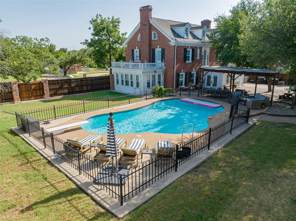 1002 E Lindsey Street Breckenridge, TX 76424