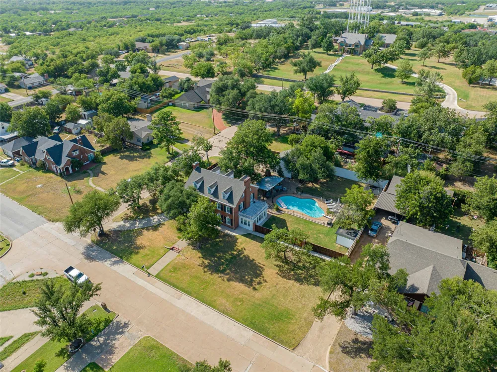 1002 E Lindsey Street Breckenridge, TX 76424