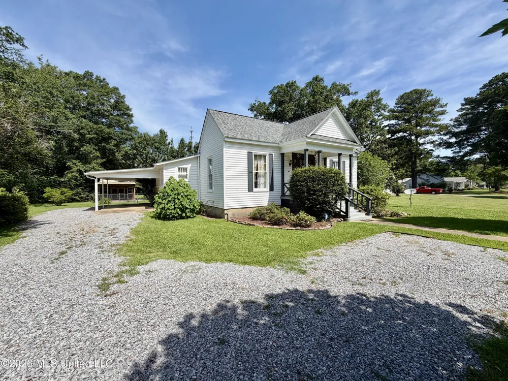 412 S Jackson Street Crystal Springs, MS 39059