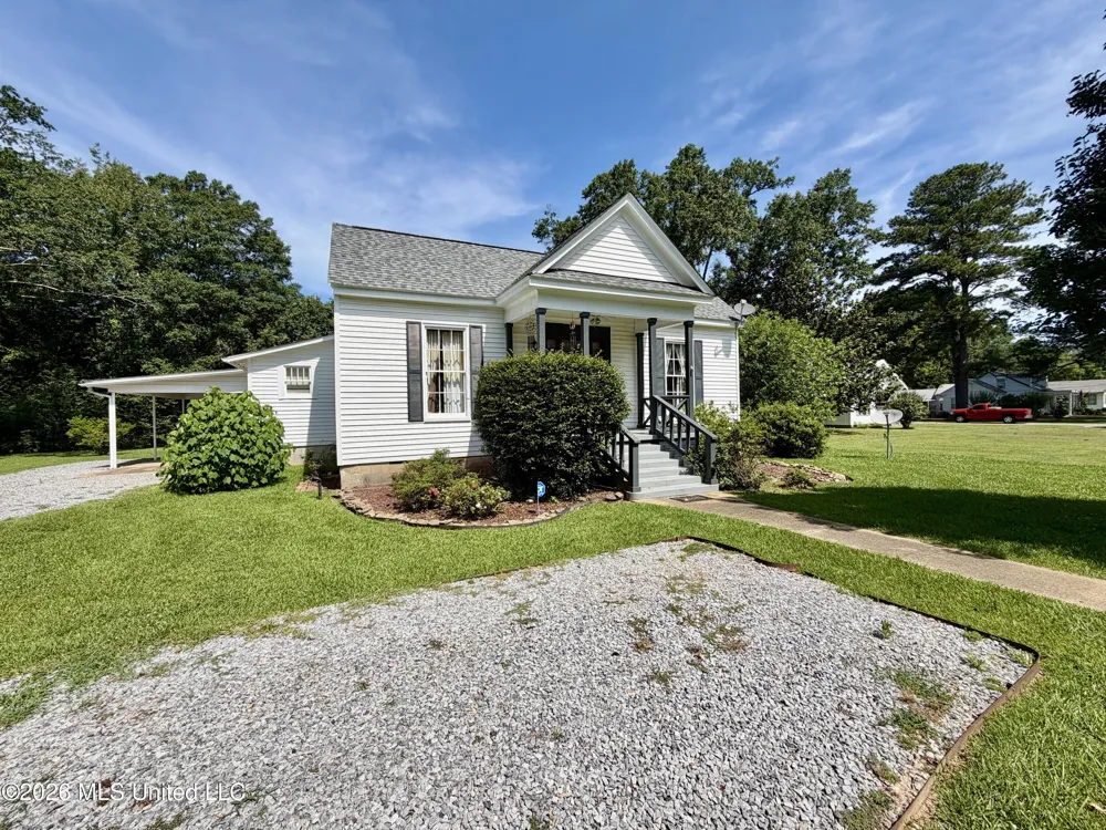 412 S Jackson Street Crystal Springs, MS 39059