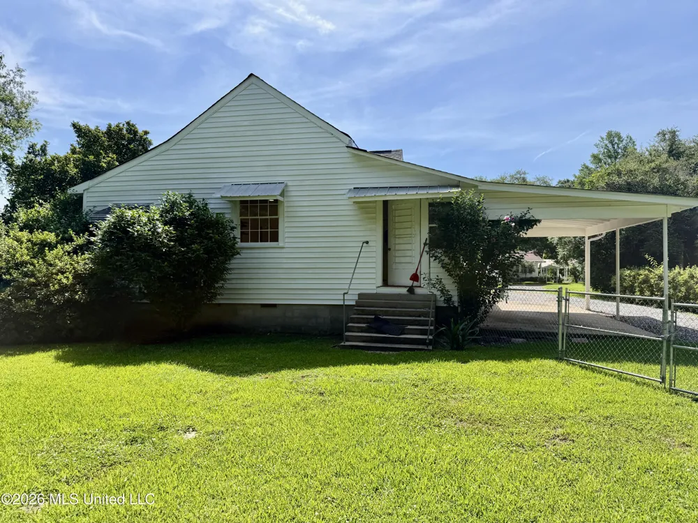 412 S Jackson Street Crystal Springs, MS 39059