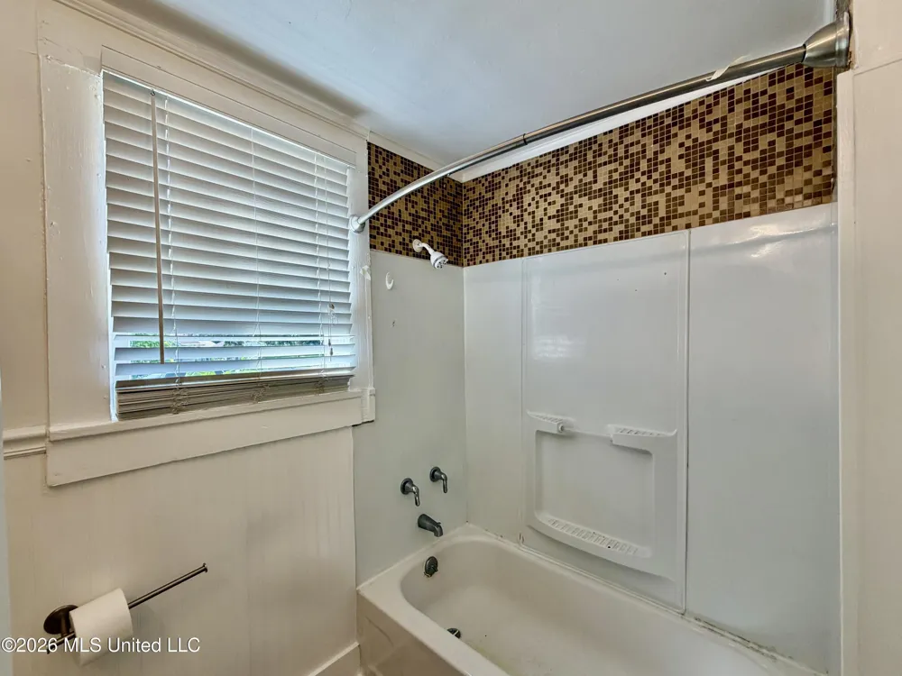 412 S Jackson Street Crystal Springs, MS 39059