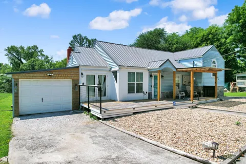 1320 Benton Pike NE