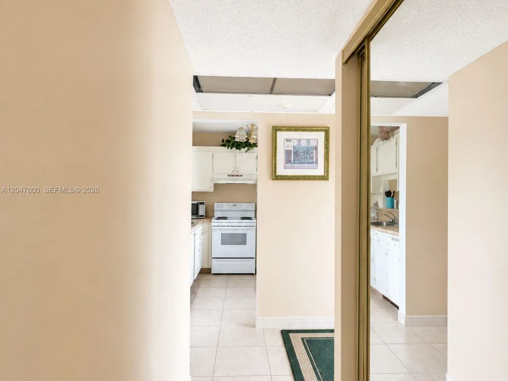 4700 NW 35th St #411 Lauderdale Lakes, FL 33319