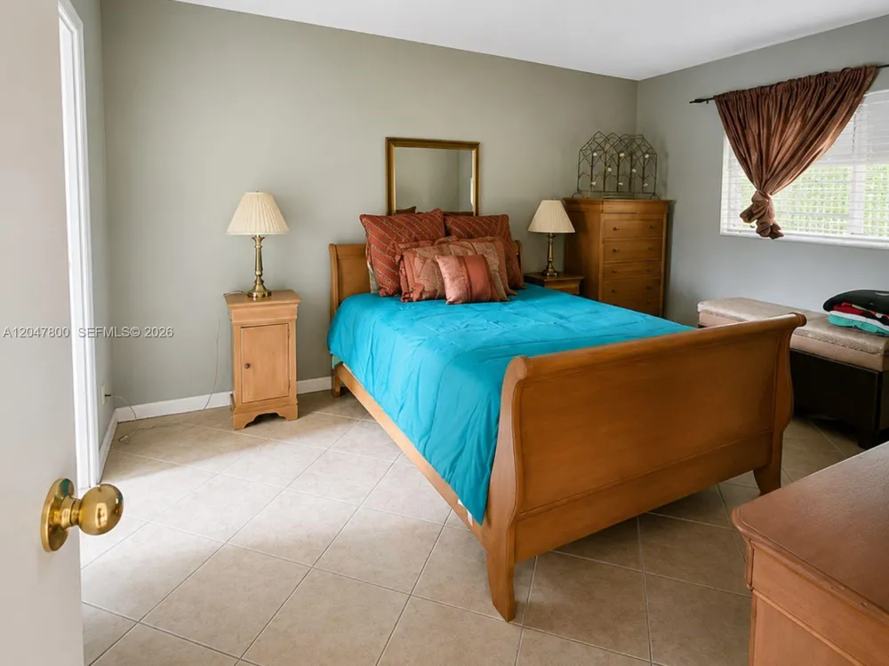 4700 NW 35th St #411 Lauderdale Lakes, FL 33319