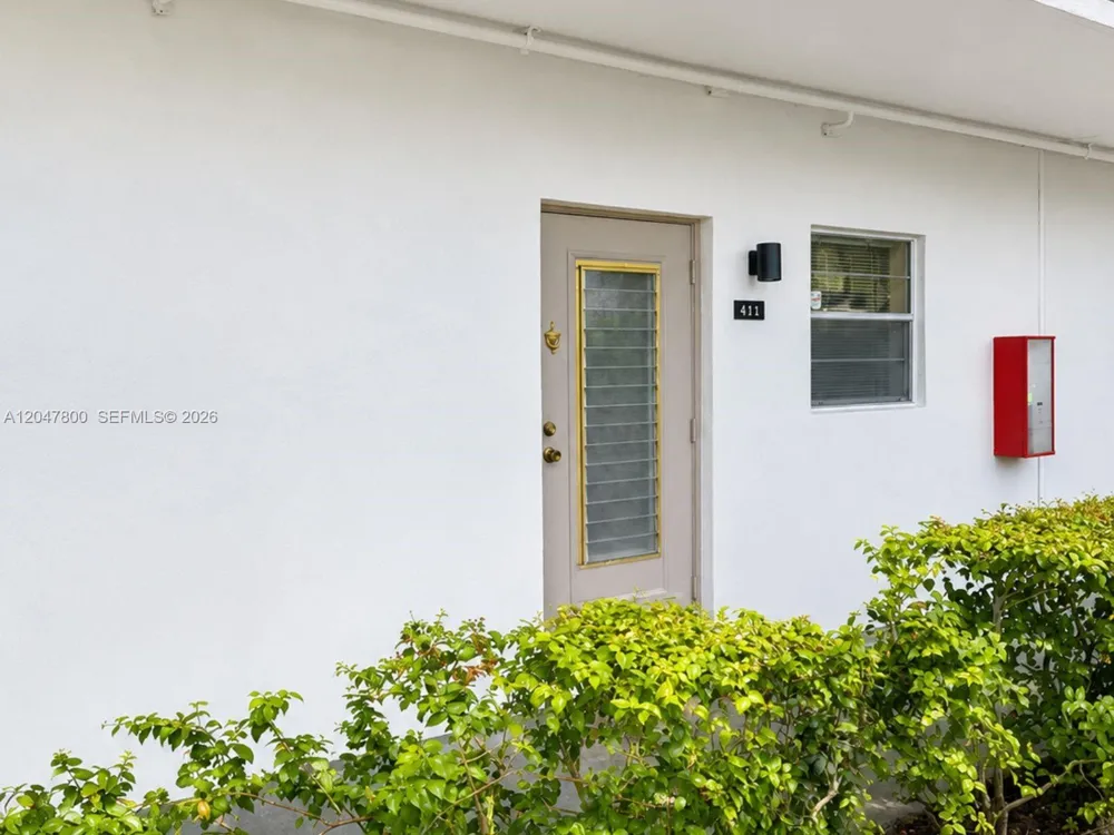 4700 NW 35th St #411 Lauderdale Lakes, FL 33319