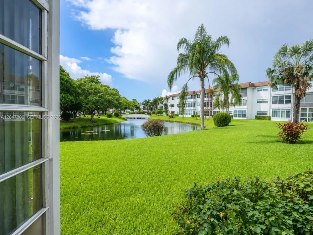 4700 NW 35th St #411 Lauderdale Lakes, FL 33319