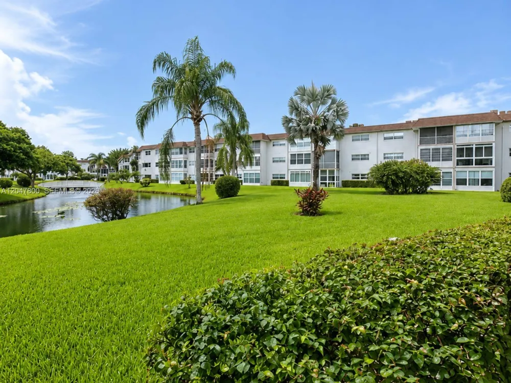 4700 NW 35th St #411 Lauderdale Lakes, FL 33319