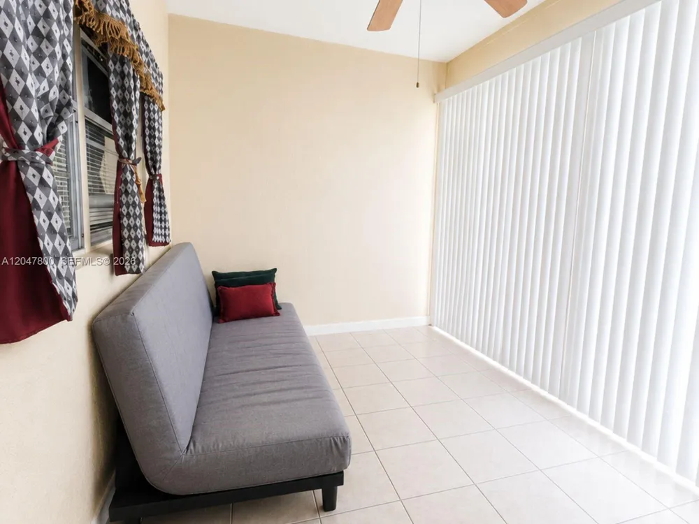 4700 NW 35th St #411 Lauderdale Lakes, FL 33319