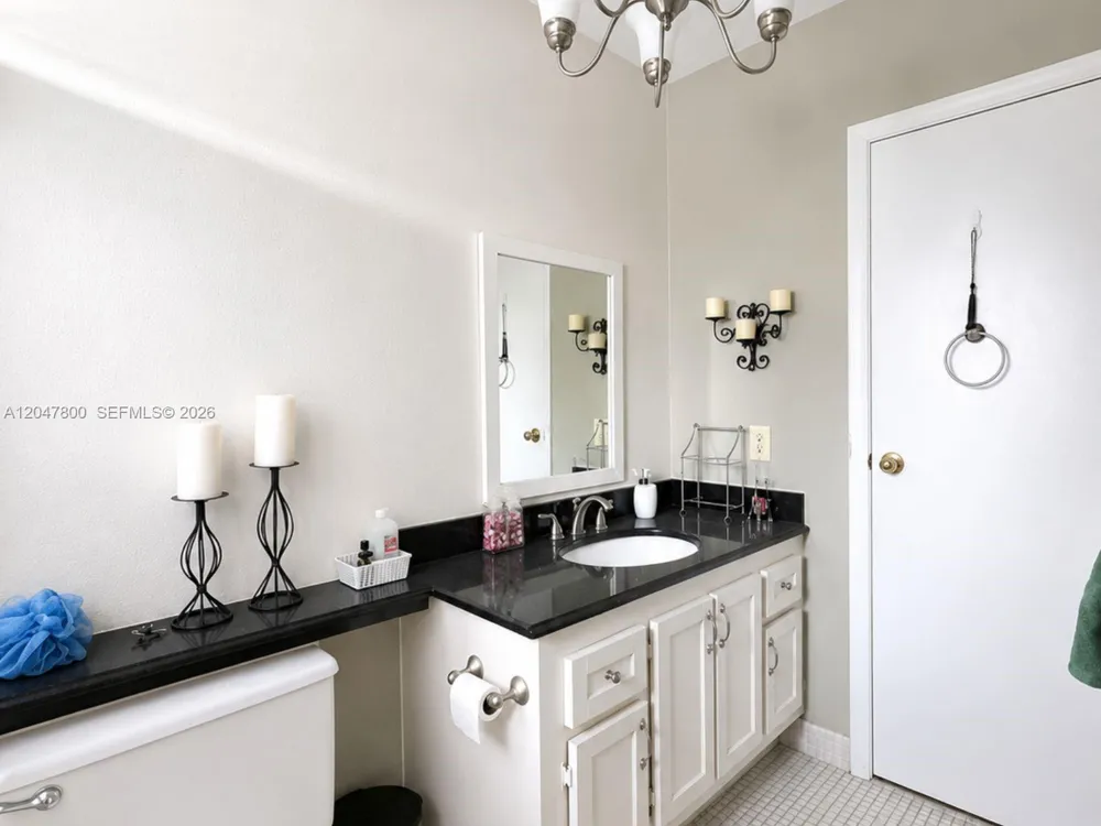 4700 NW 35th St #411 Lauderdale Lakes, FL 33319