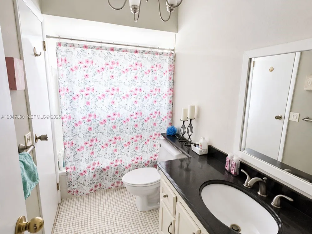 4700 NW 35th St #411 Lauderdale Lakes, FL 33319