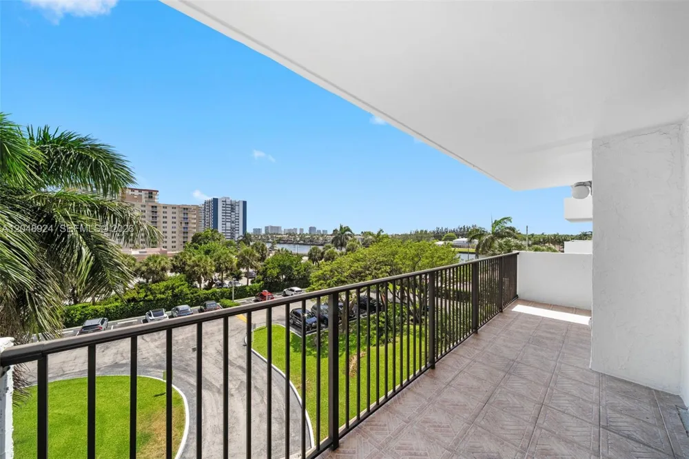 1201 S Ocean Dr #410S Hollywood, FL 33019