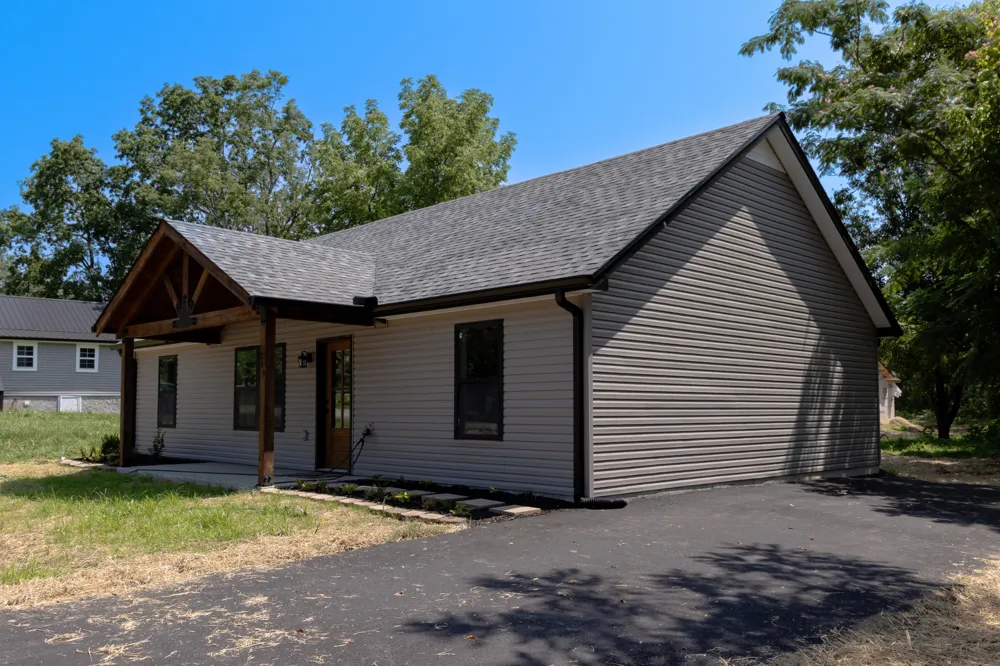 249 N Walnut St Hohenwald, TN 38462