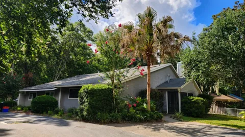3915 NW 7TH PLACE