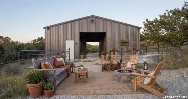 239 Flat Rock Creek Comfort, TX 78013
