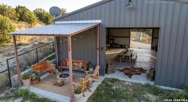 239 Flat Rock Creek Comfort, TX 78013
