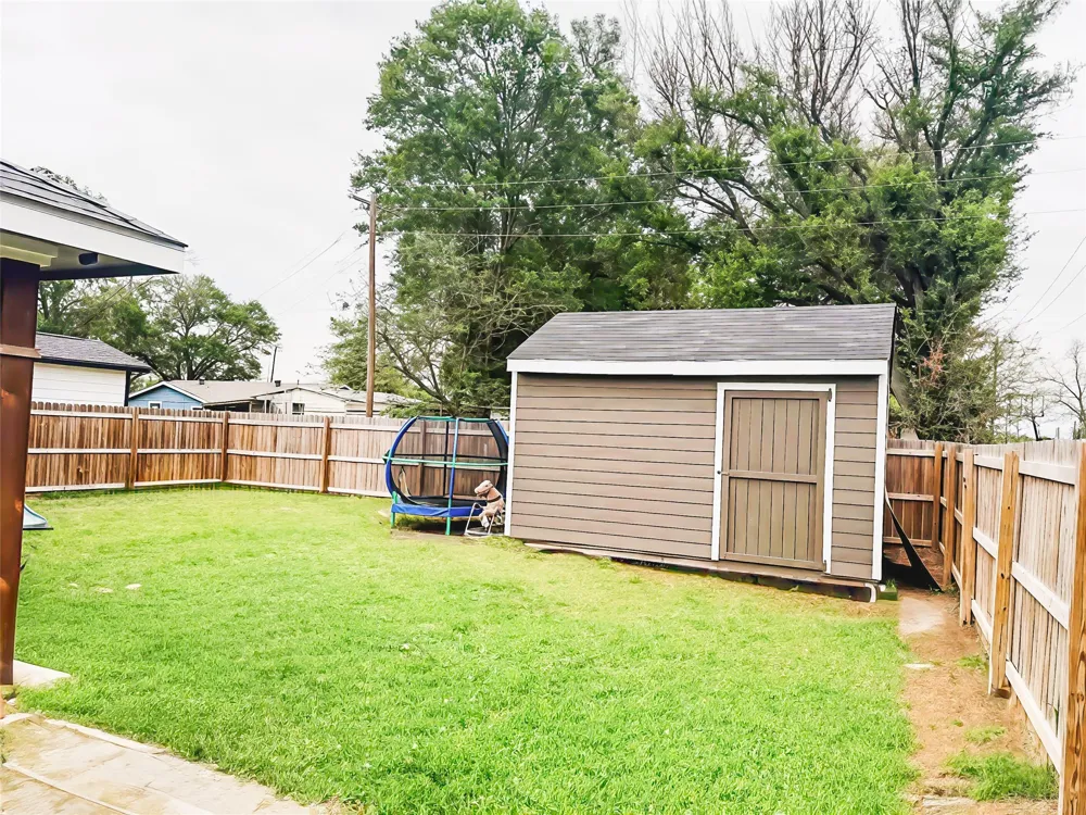 709 W Evans Street Hearne, TX 77859