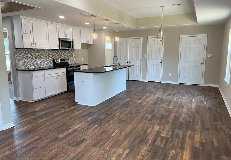 709 W Evans Street Hearne, TX 77859