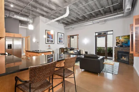 601 Marquette Avenue #604