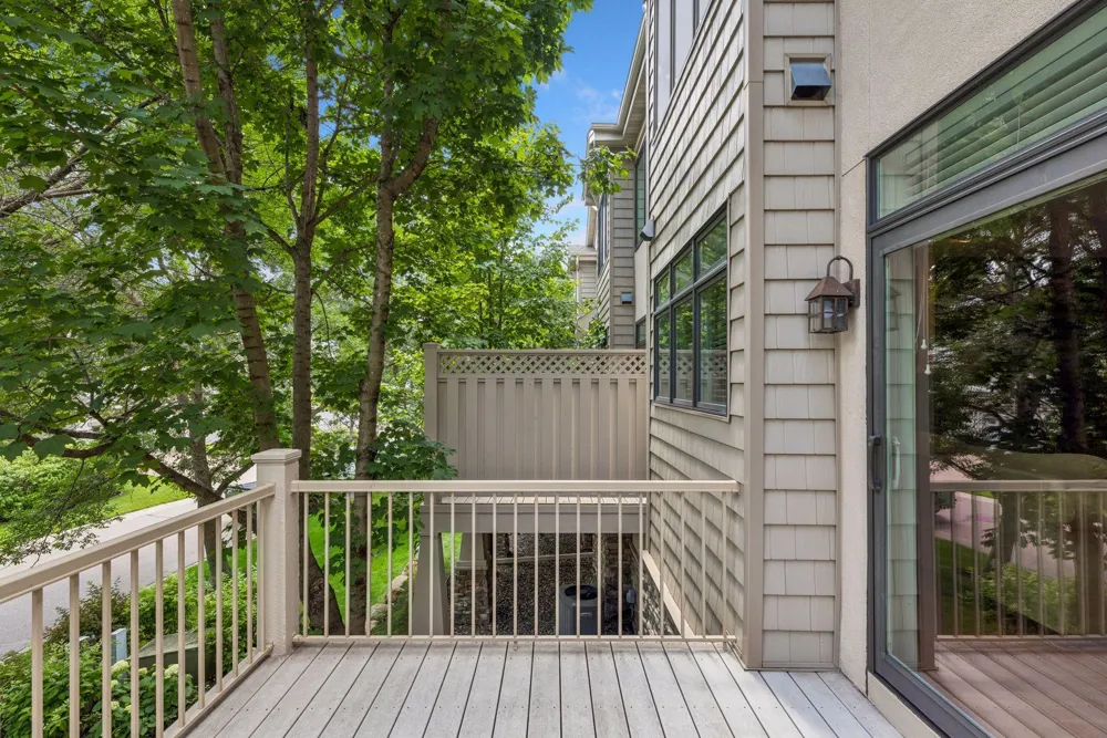 519 Willoughby Way W Minnetonka, MN 55305
