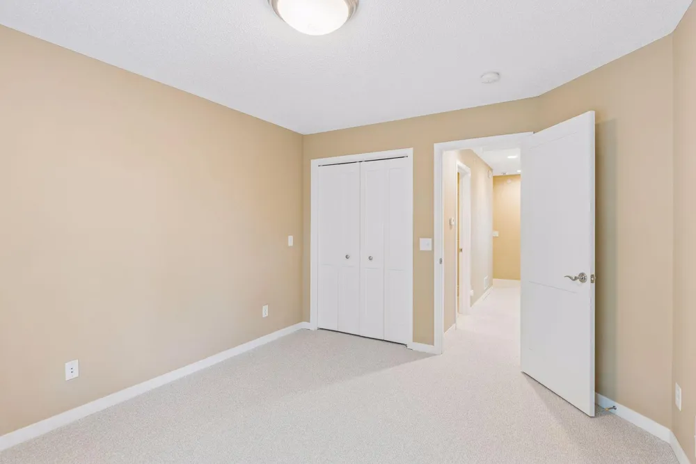 519 Willoughby Way W Minnetonka, MN 55305