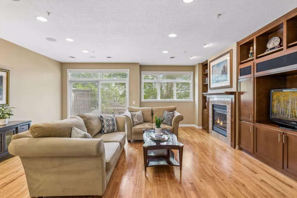 519 Willoughby Way W Minnetonka, MN 55305