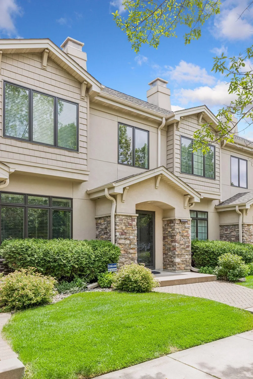 519 Willoughby Way W Minnetonka, MN 55305