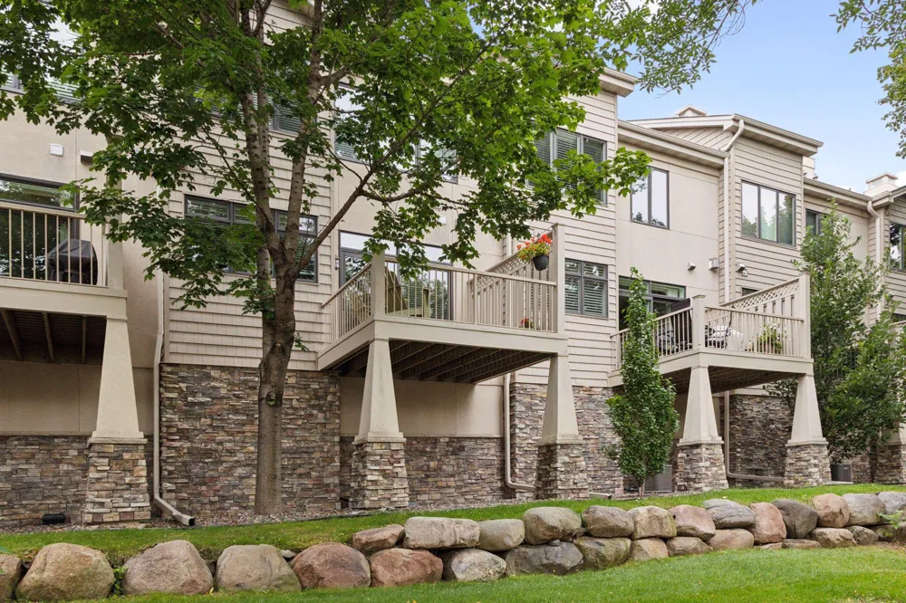 519 Willoughby Way W Minnetonka, MN 55305
