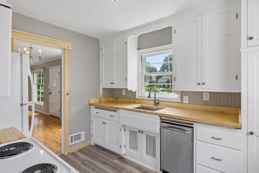 1445 Larpenteur Avenue W Falcon Heights, MN 55113