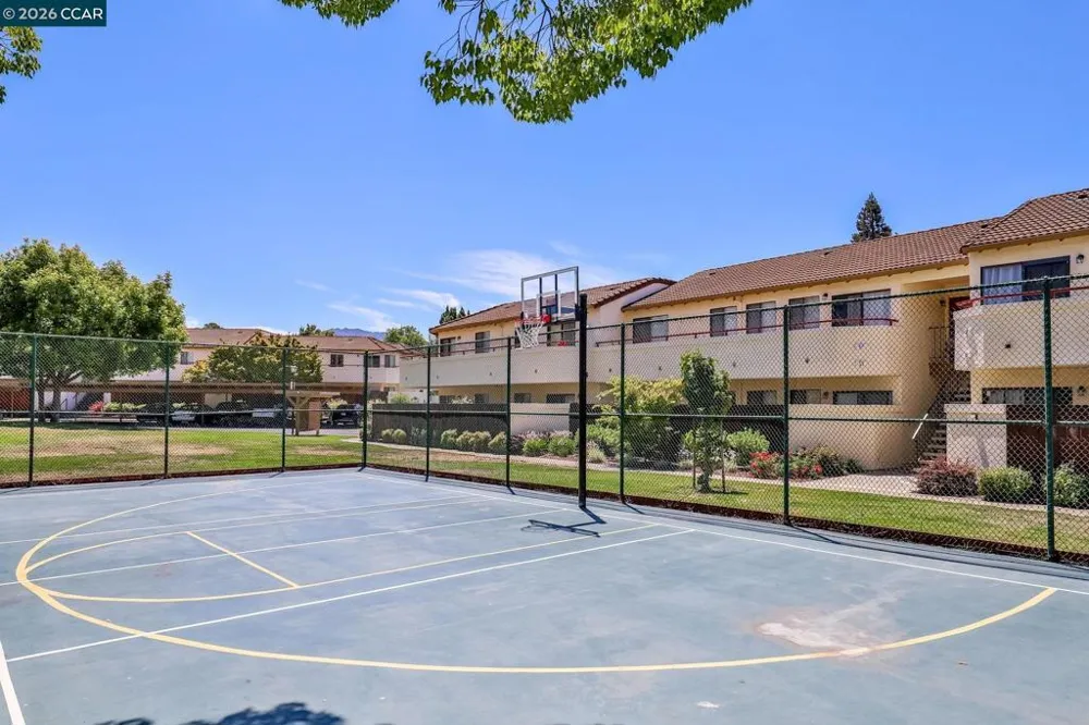 5065 Valley Crest Dr #242 Concord, CA 94521