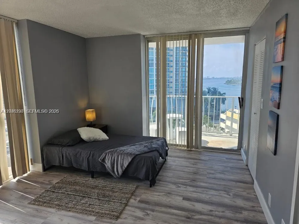 7601 E Treasure Dr #811 North Bay Village, FL 33141