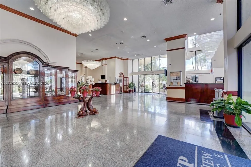 7601 E Treasure Dr #811 North Bay Village, FL 33141