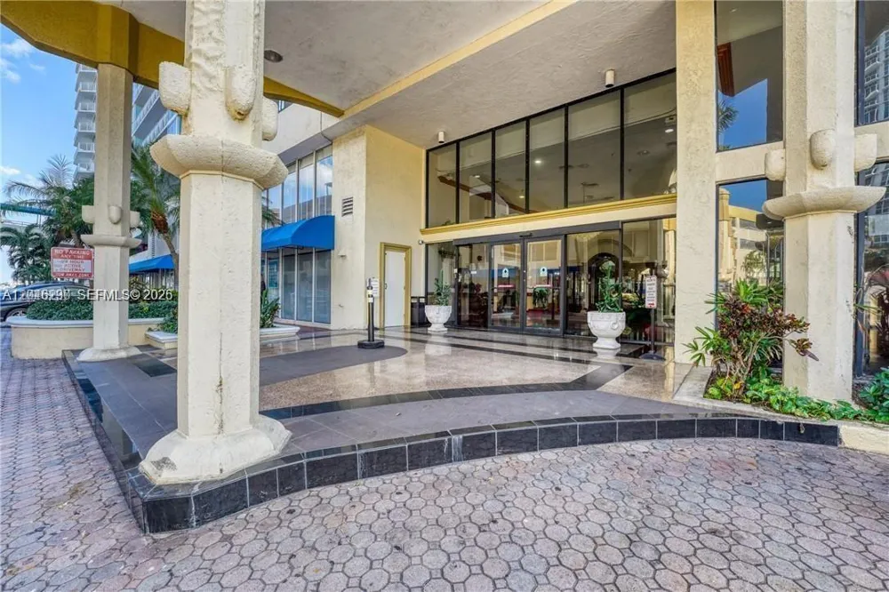 7601 E Treasure Dr #811 North Bay Village, FL 33141