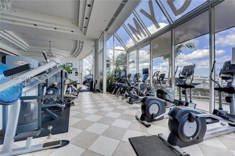 7601 E Treasure Dr #811 North Bay Village, FL 33141