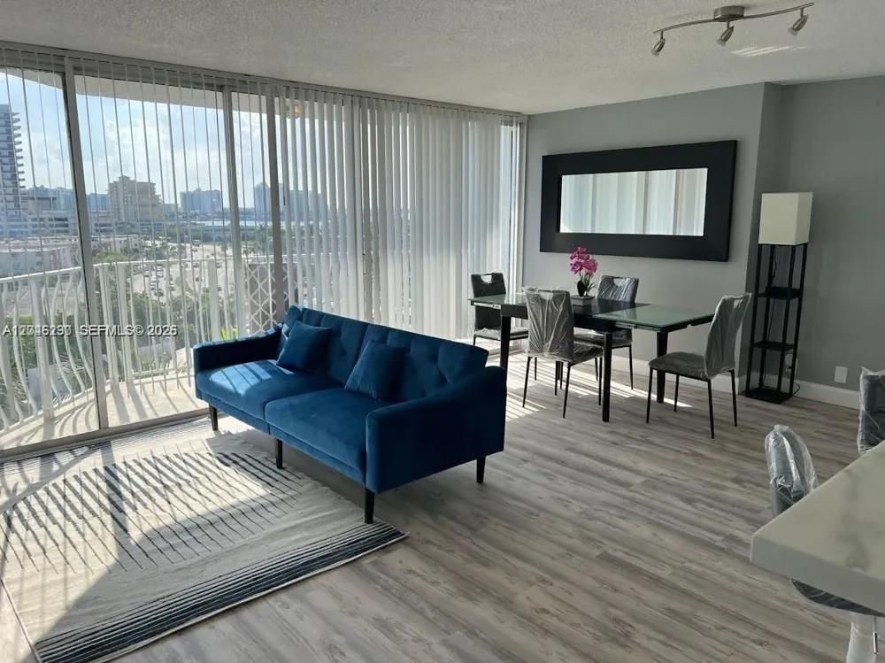 7601 E Treasure Dr #811 North Bay Village, FL 33141