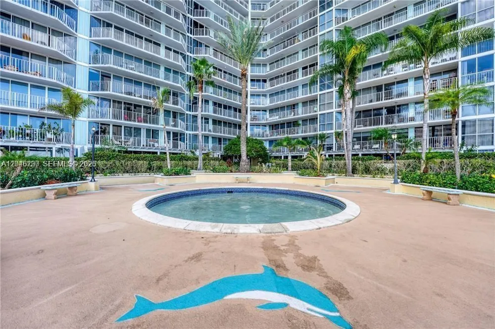 7601 E Treasure Dr #811 North Bay Village, FL 33141