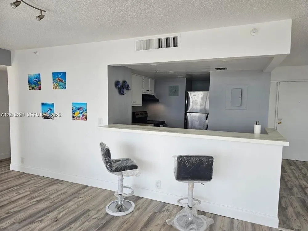 7601 E Treasure Dr #811 North Bay Village, FL 33141