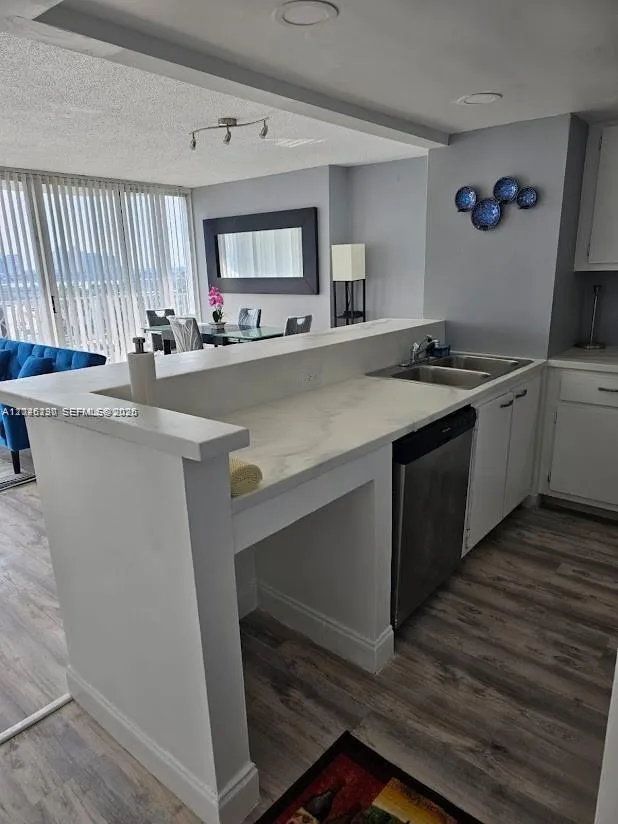 7601 E Treasure Dr #811 North Bay Village, FL 33141