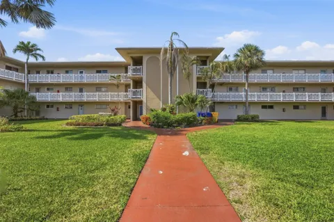 2606 Garden Drive S #305